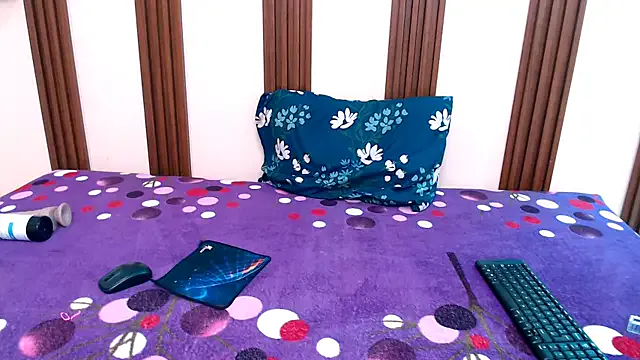 Nonchan_ – webcam model profile photo Image 4