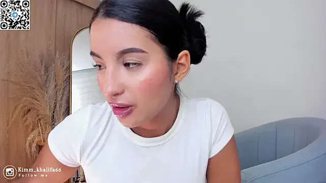 Yui-Ch – webcam model profile photo Image 7