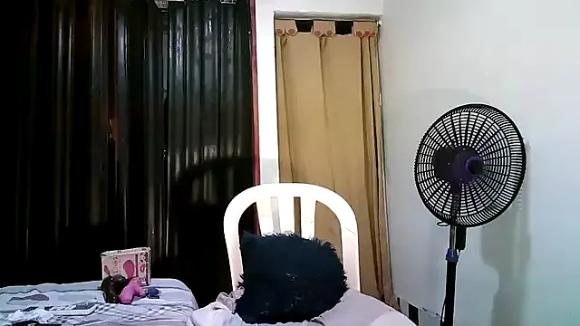 yumiandtsuki – webcam model profile photo Image 6