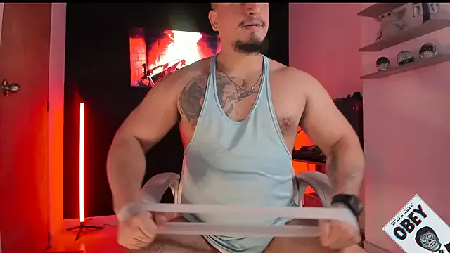 roouse – webcam model profile photo Image 14