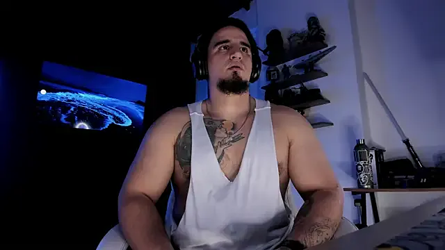 roouse – webcam model profile photo Image 17