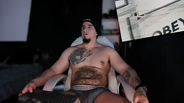 roouse – webcam model profile photo Image 6