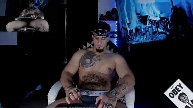 roouse – webcam model profile photo Image 7