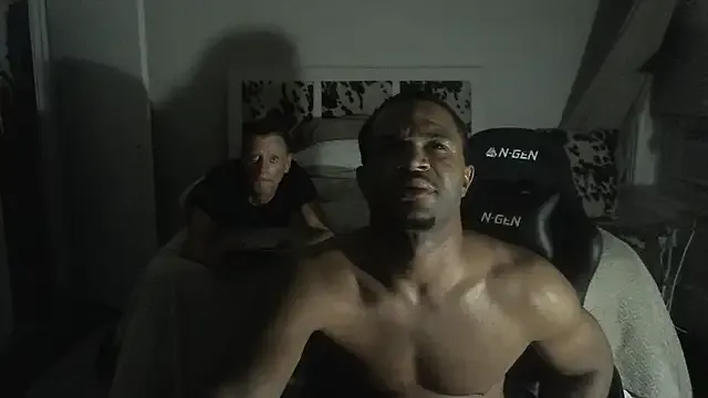 LT-333 – webcam model profile photo Image 5