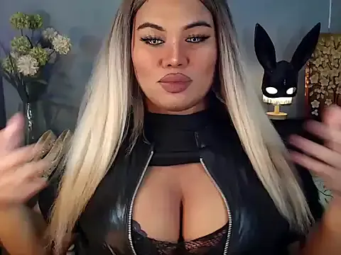 maataaan – webcam model profile photo Image 9