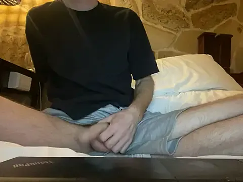 roouse – webcam model profile photo Image 4