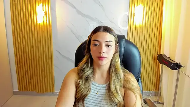 roouse – webcam model profile photo Image 15