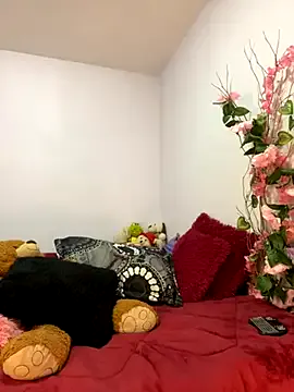 roouse – webcam model profile photo Image 14