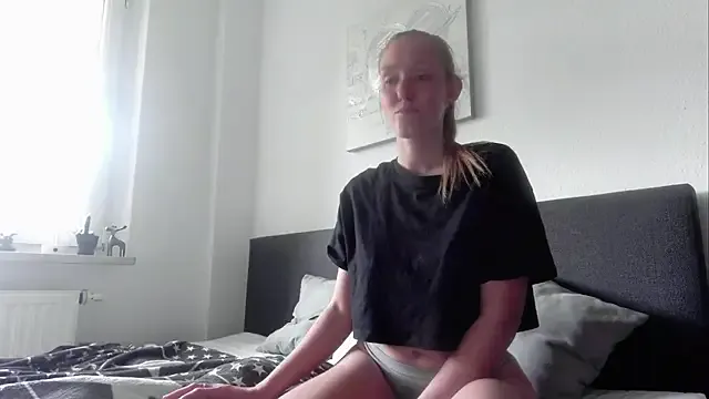 hina_porn – webcam model profile photo Image 4