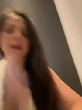 zui_lu – webcam model profile photo Image 14