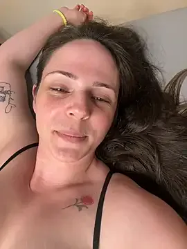 zui_lu – webcam model profile photo Image 7