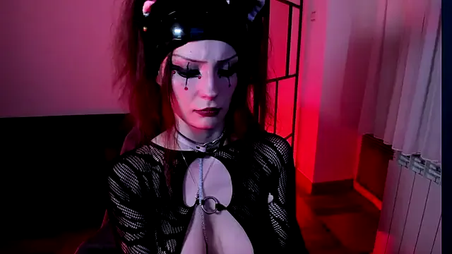 roouse – webcam model profile photo Image 4