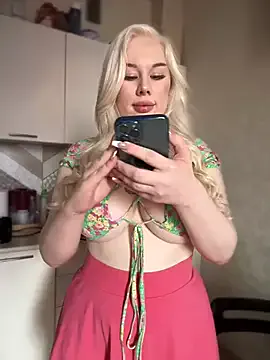LaraHollywood Image 3