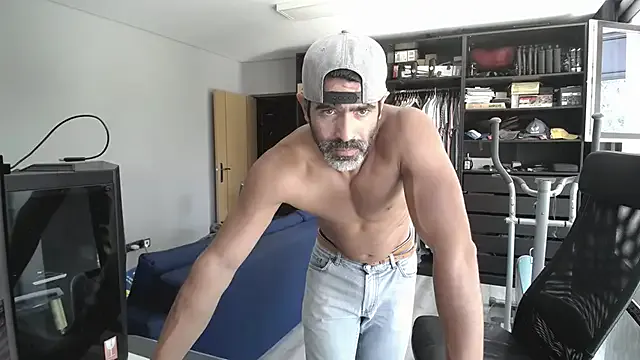  – webcam model profile photo Image 7