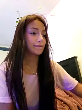 oxo_yuna_oxo – webcam model profile photo Image 3