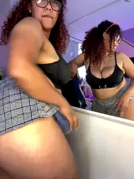 roouse – webcam model profile photo Image 11