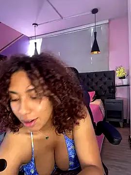 roouse – webcam model profile photo Image 13