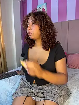 roouse – webcam model profile photo Image 19