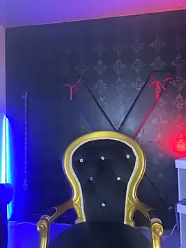 roouse – webcam model profile photo Image 5