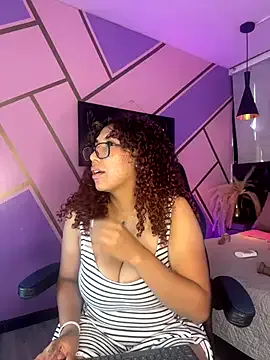 roouse – webcam model profile photo Image 6