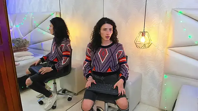 Emily_brown04 – webcam model profile photo Image 17