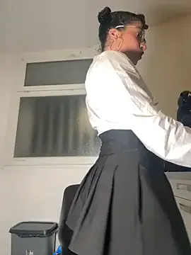 XLisaxx – webcam model profile photo Image 18