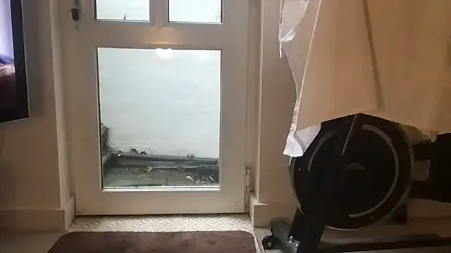 roouse – webcam model profile photo Image 5