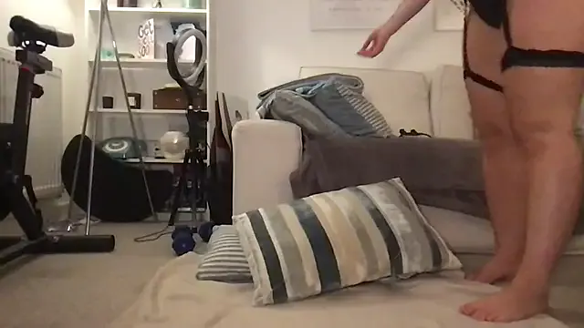 roouse – webcam model profile photo Image 9