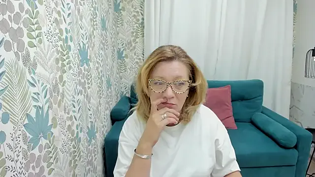 Hanna_18_cute – webcam model profile photo Image 8
