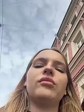 roouse – webcam model profile photo Image 2