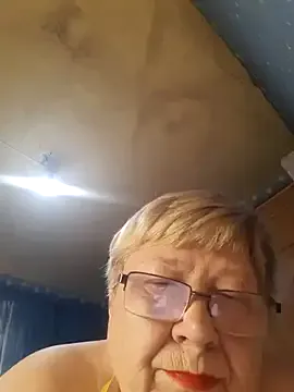 oypo – webcam model profile photo Image 14