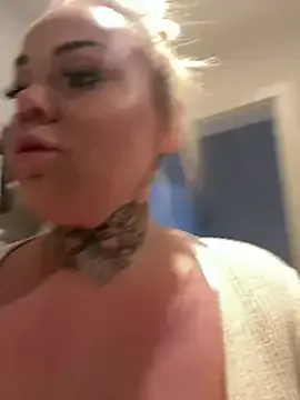 roouse – webcam model profile photo Image 3