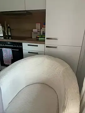 roouse – webcam model profile photo Image 8