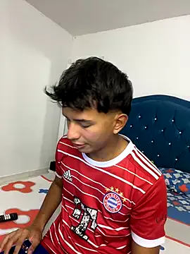 roouse – webcam model profile photo Image 14