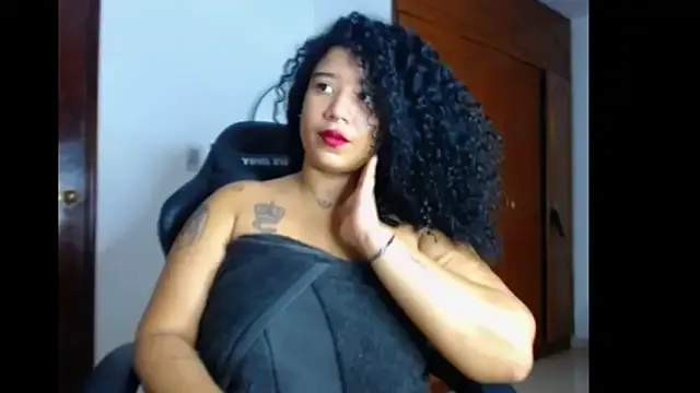 Yaya--728 – webcam model profile photo Image 19
