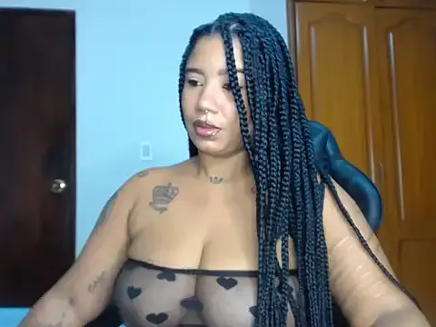 Yaya--728 – webcam model profile photo Image 6