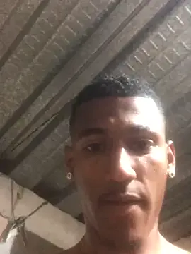 roouse – webcam model profile photo Image 5