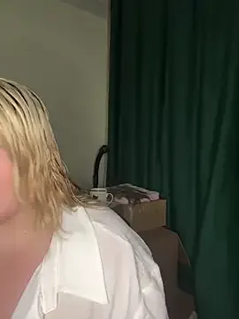 roouse – webcam model profile photo Image 18