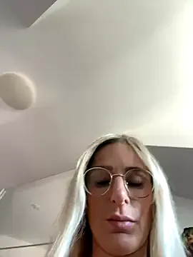  – webcam model profile photo Image 16
