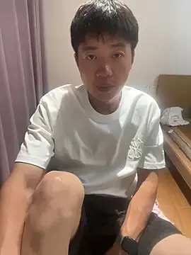 VIKITOMMY – webcam model profile photo Image 12