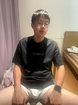 VIKITOMMY – webcam model profile photo Image 18