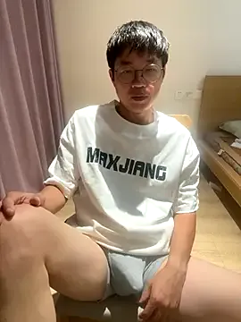 VIKITOMMY – webcam model profile photo Image 19