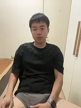 VIKITOMMY – webcam model profile photo Image 5