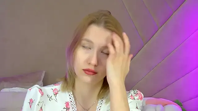 roouse – webcam model profile photo Image 18