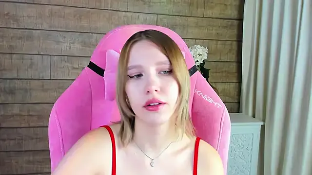 roouse – webcam model profile photo Image 8