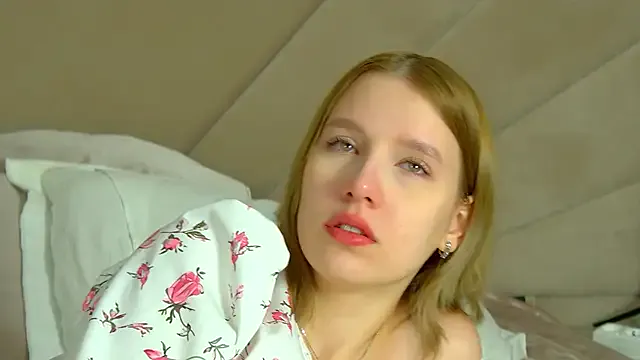 roouse – webcam model profile photo Image 9