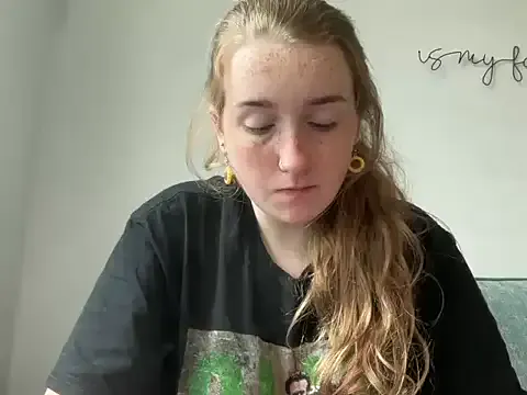 Yui-Ch – webcam model profile photo Image 7