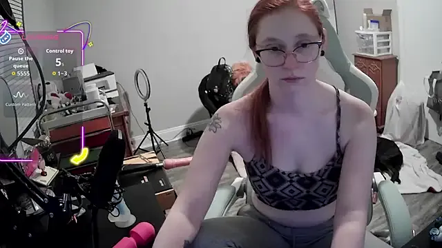 roouse – webcam model profile photo Image 11