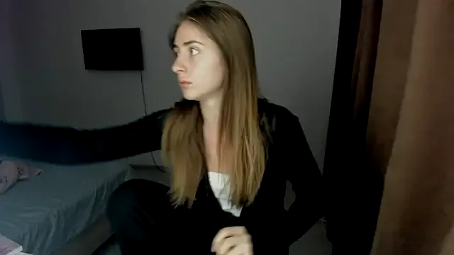 roouse – webcam model profile photo Image 19