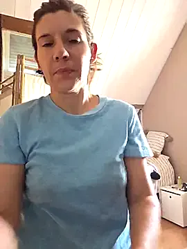 roouse – webcam model profile photo Image 12